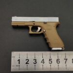 Mini-Guns-Glock-G17-FDE-Silver-Key-Chain-1-2